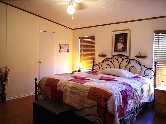 4th image of 236 Country Place Ln
