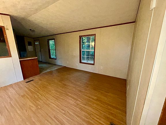 3rd image of 2403 Sanford Rd