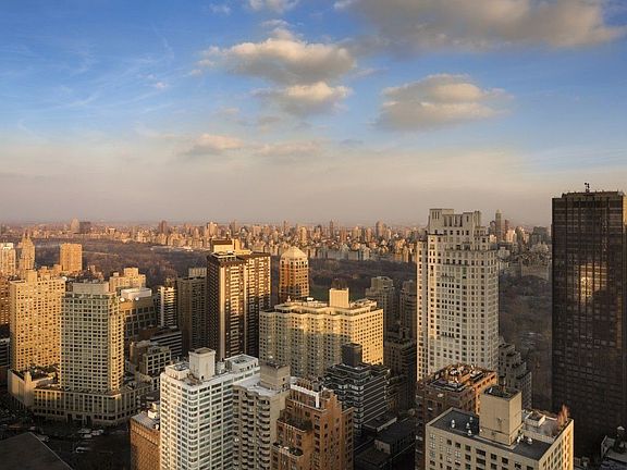 4th image of 124 W 60th St APT 46F