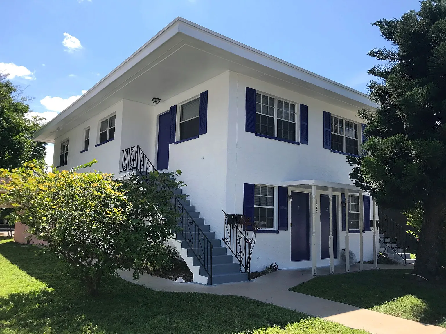 Renovated Davis Island Apartment — Photo 1