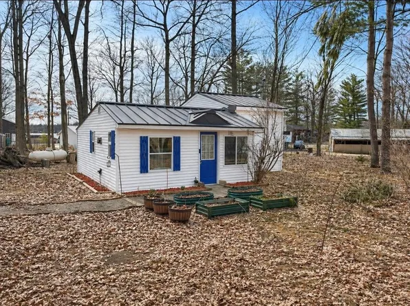 5199 Parklane Dr, Harrison, MI 48625