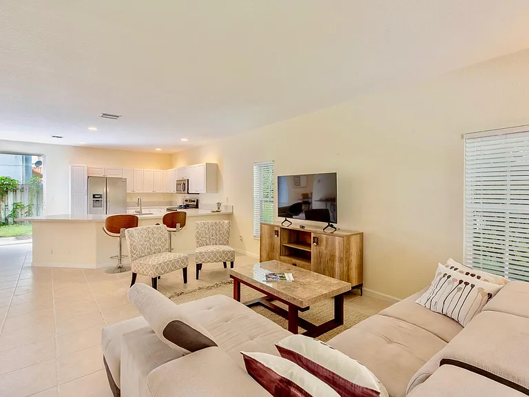 13513 Fountain View Blvd — Photo 3