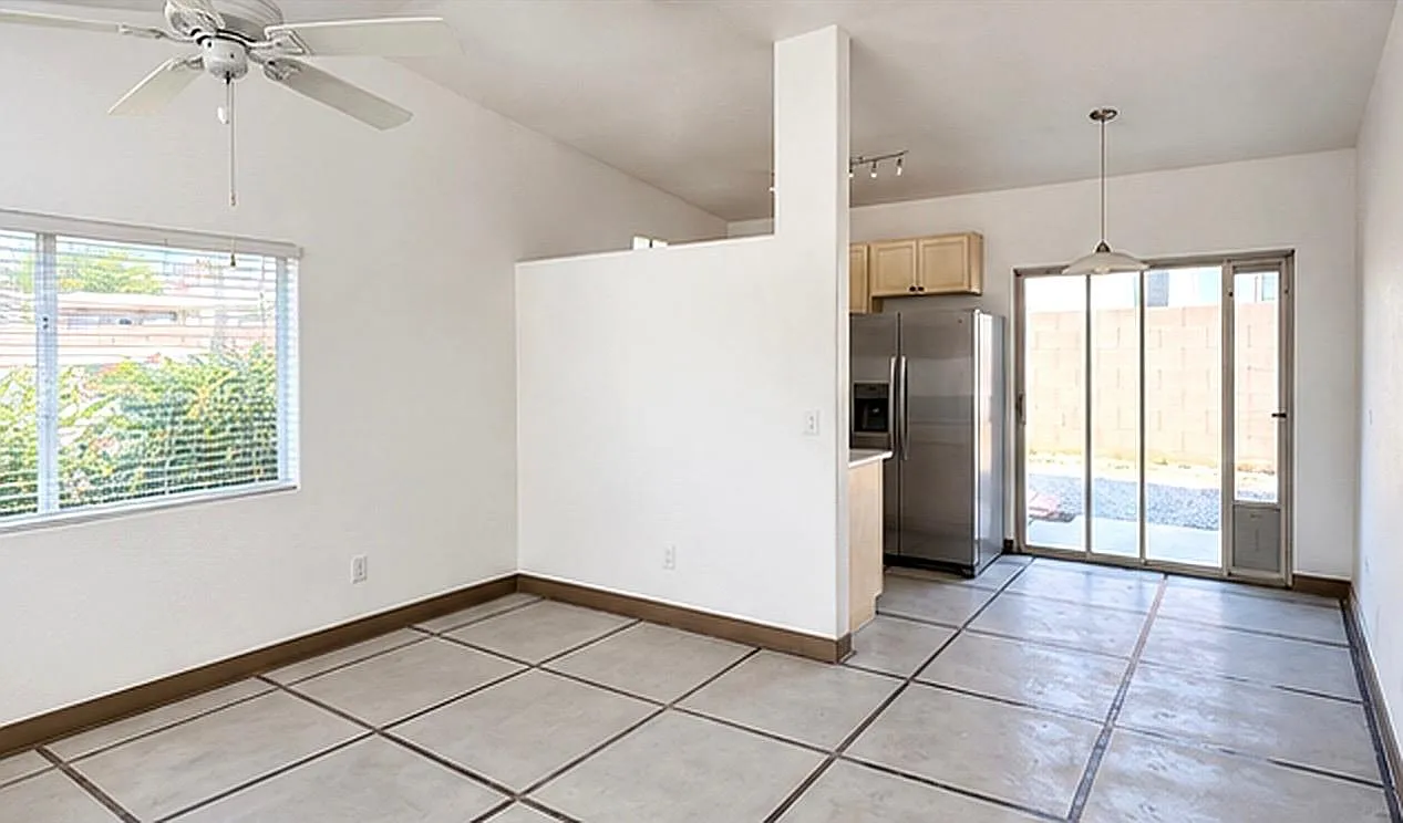 2 bed, 900 sqft, $1,150 — Photo 3