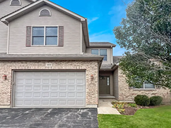1423 Ridge Dr, Sycamore, IL 60178