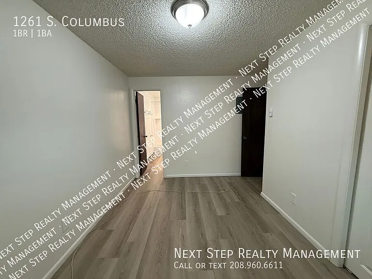1261 S Columbus St — Photo 8