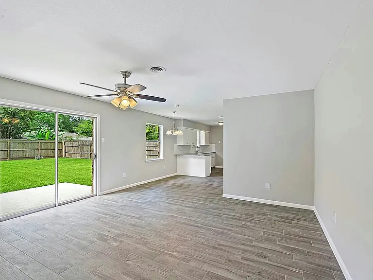 5815 Effingham Dr — Photo 6