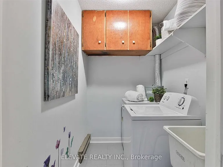 2131 Dufferin St — Photo 32