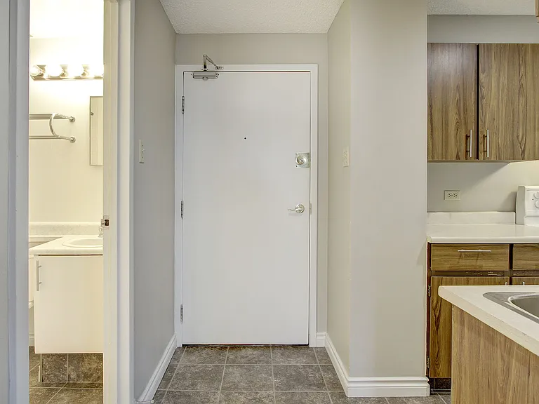 330 25th Ave SW — Photo 5