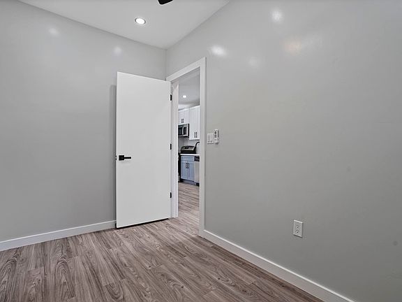 5th image of 384 Graham Ave APT 2
