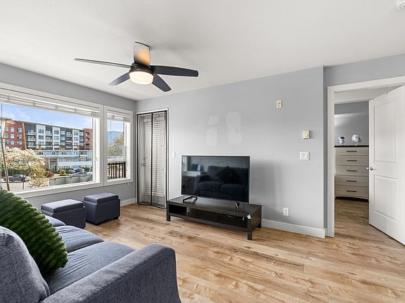 4th image of 46289 Yale Rd #312
