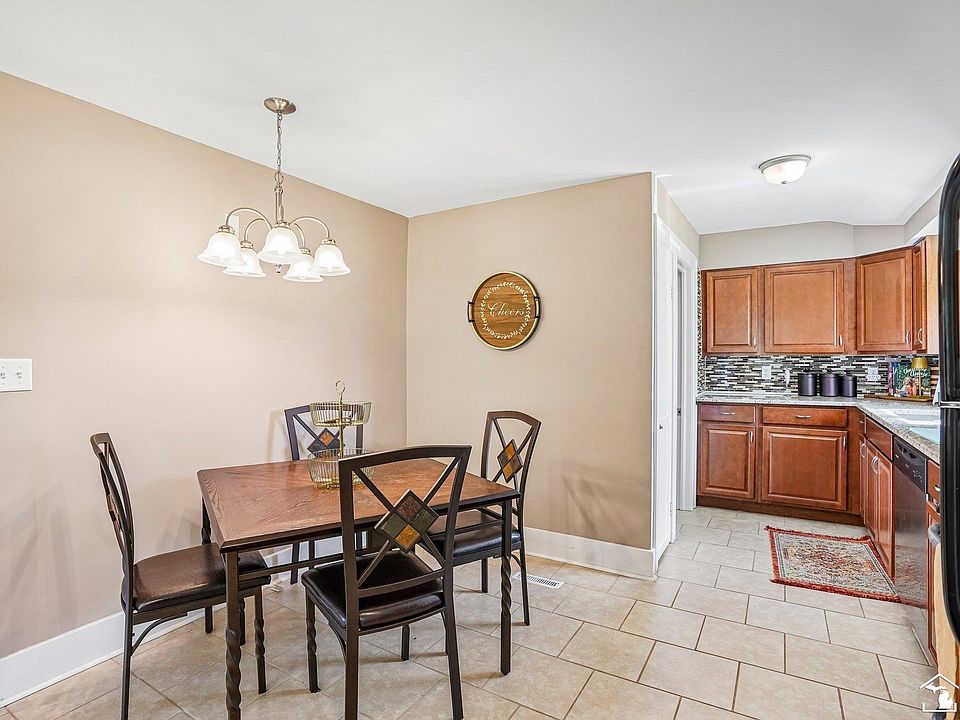 1265 Elm St, photo 12