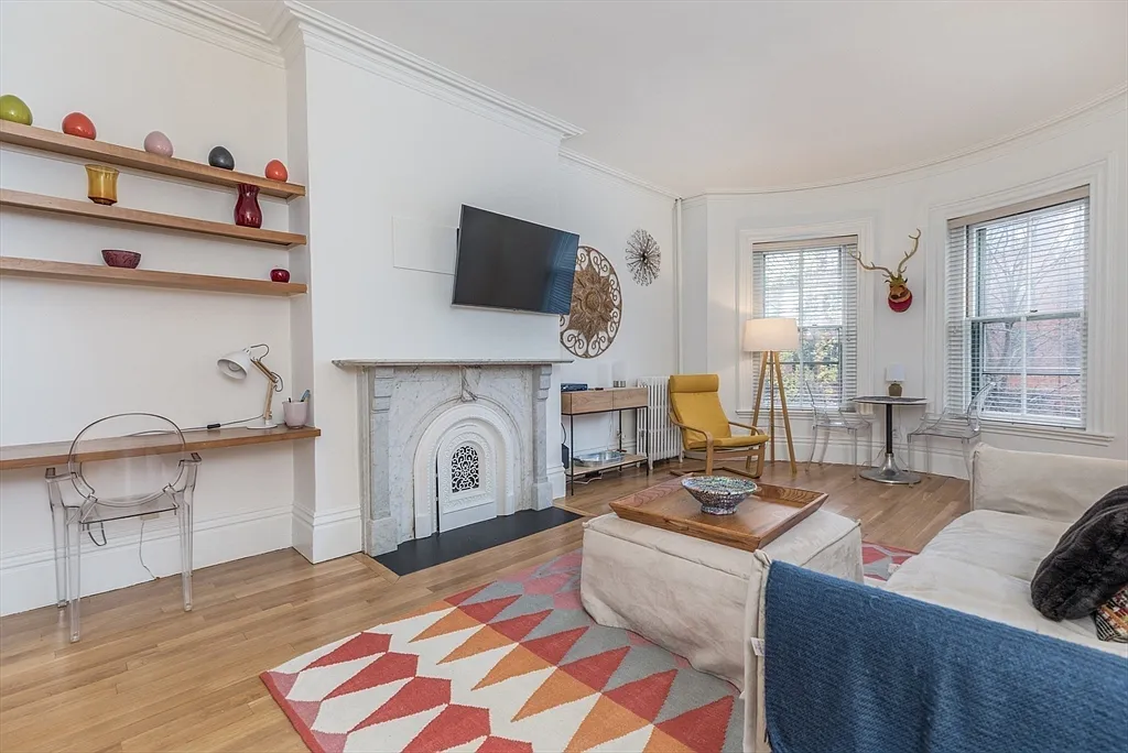 2 bed, 950 sqft, $5,950 — Photo 1