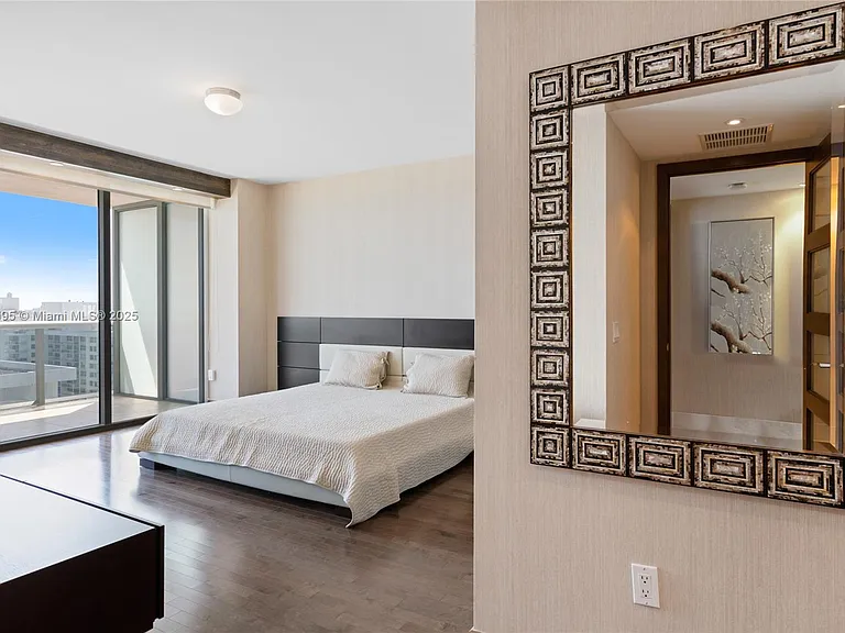 5875 Collins Ave #1902 — Photo 23