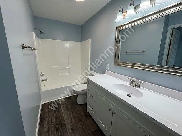 1131 E Lewis St — Photo 8