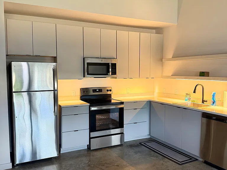 193 S Saint Andrews St #8 — Photo 16