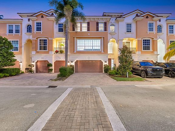 2nd image of 5530 NE Trieste Terrace