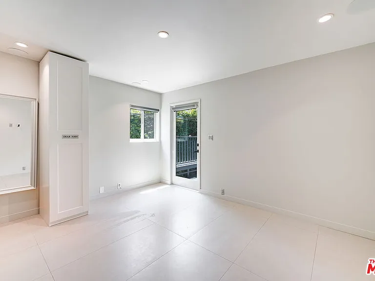 929 Dickson St — Photo 25