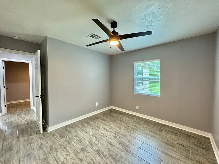 2144 Westchester Dr — Photo 21
