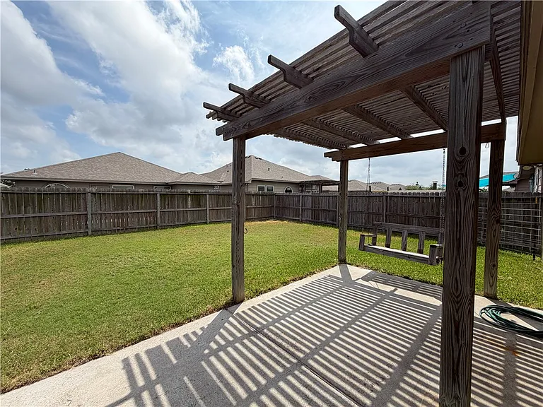 8033 Cormorant Dr — Photo 24