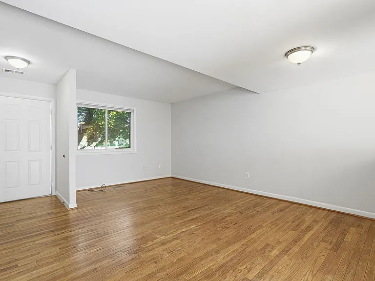 1204 Brethour Ct — Photo 5