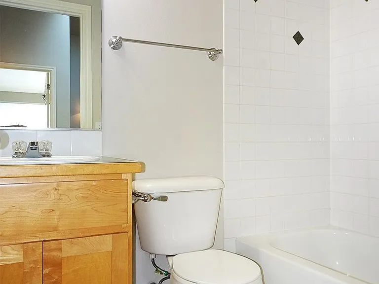 657 W Emerson St #C — Photo 13