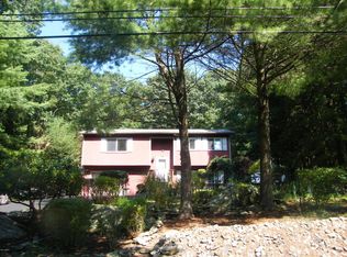 149 Basswood Dr, Dingmans Ferry, PA 18328