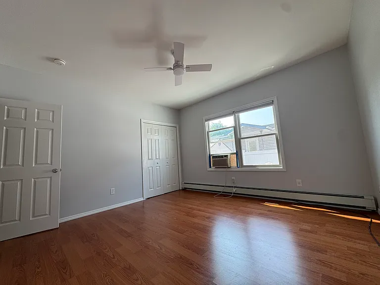 2133 Jackson Ave — Photo 9