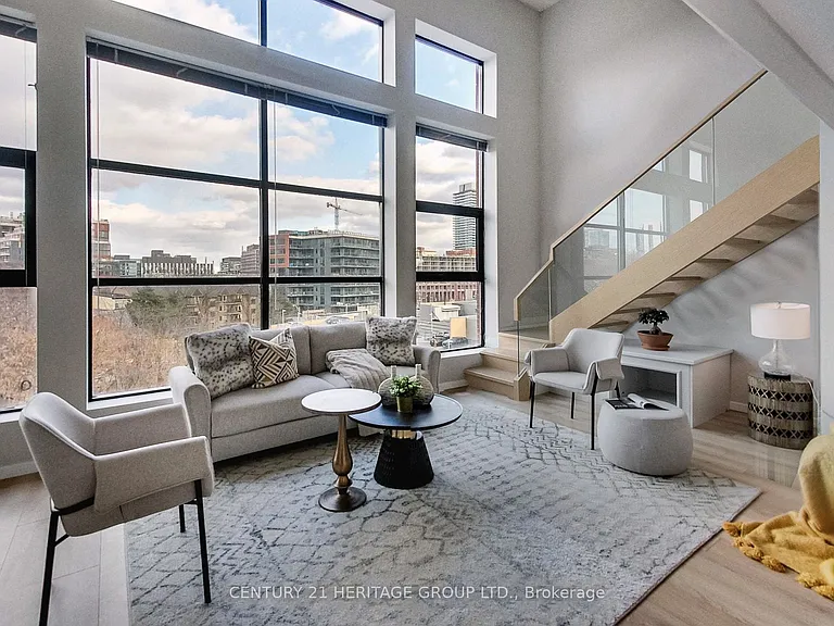 393 King St E #404 — Photo 12