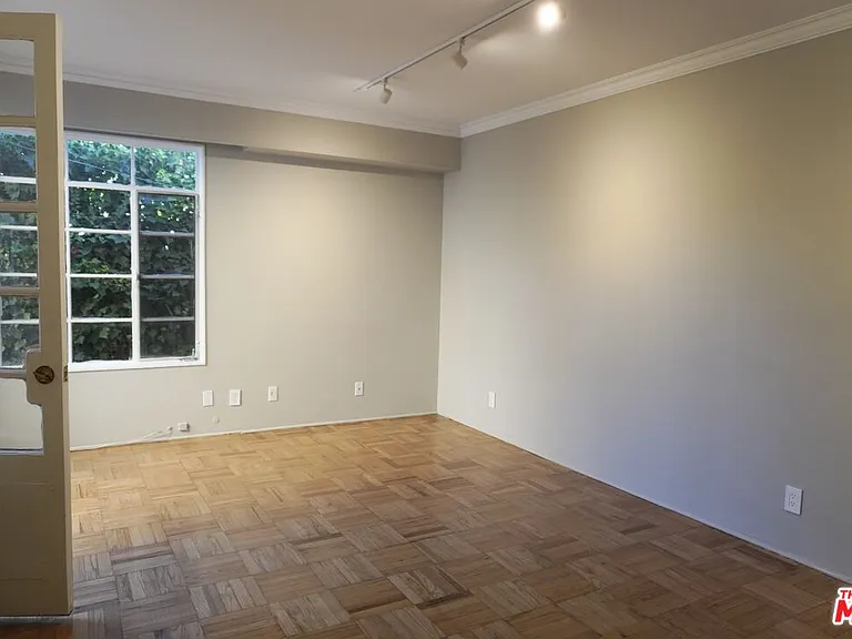 951 Masselin Ave — Photo 17