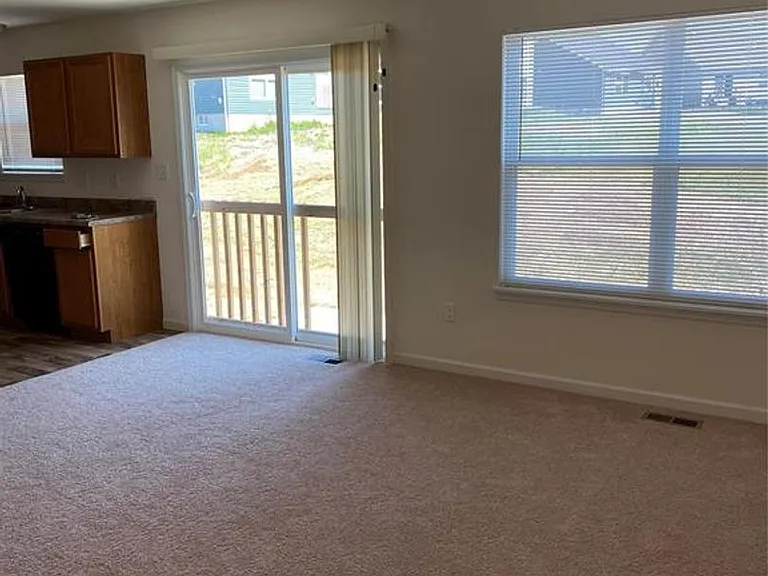 612 Summer Breeze Ln — Photo 2