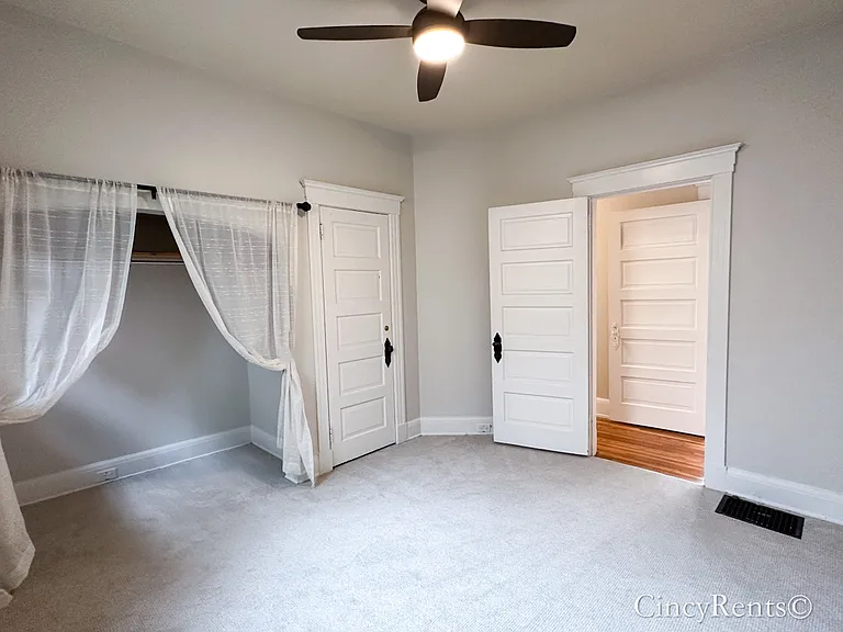2552 Erie Ave #1 — Photo 15
