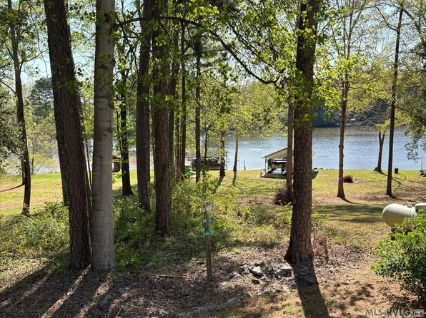 793 Hawthorne Dr, Bracey, VA 23919