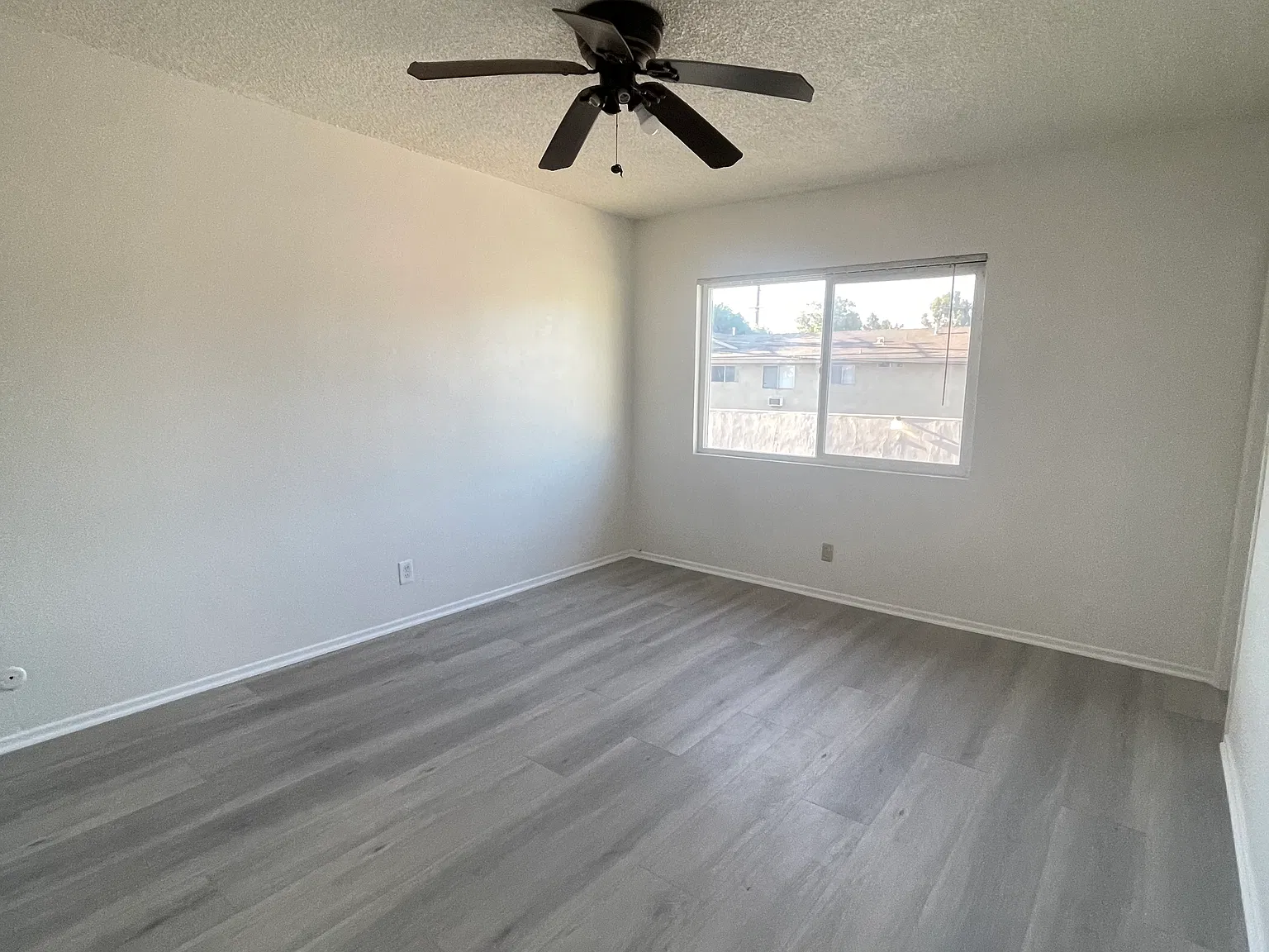11521 Stuart Dr — Photo 3