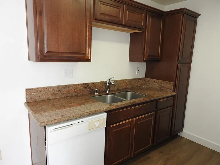 2146 Sunset Cliffs Blvd — Photo 2