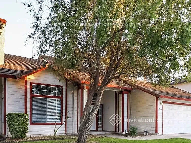 710 Jonquil Dr — Photo 2