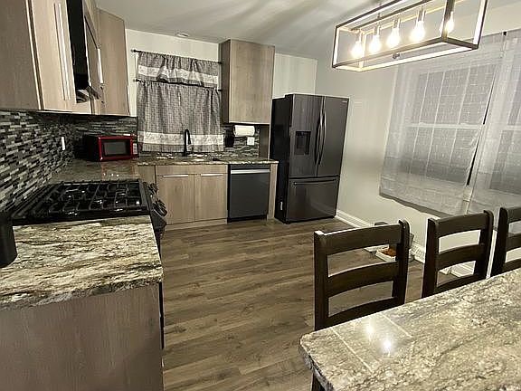 4th image of 647 Osage Dr