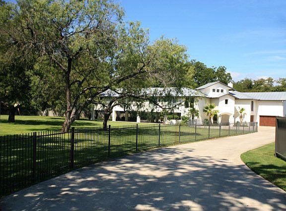 2nd image of 418 Woodlake Dr