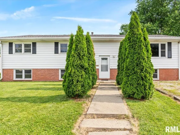 403 E Adams St, Auburn, IL 62615