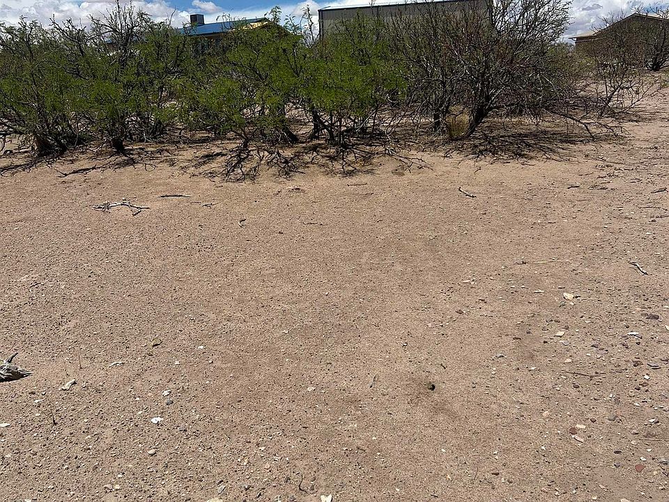 2nd image of 702 Hawthorne Dr