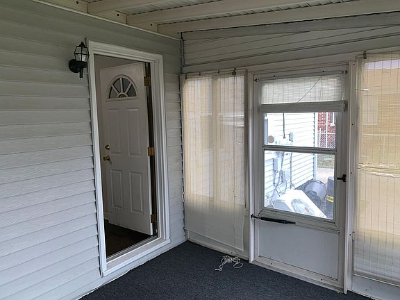 5th image of 21607 Alger St