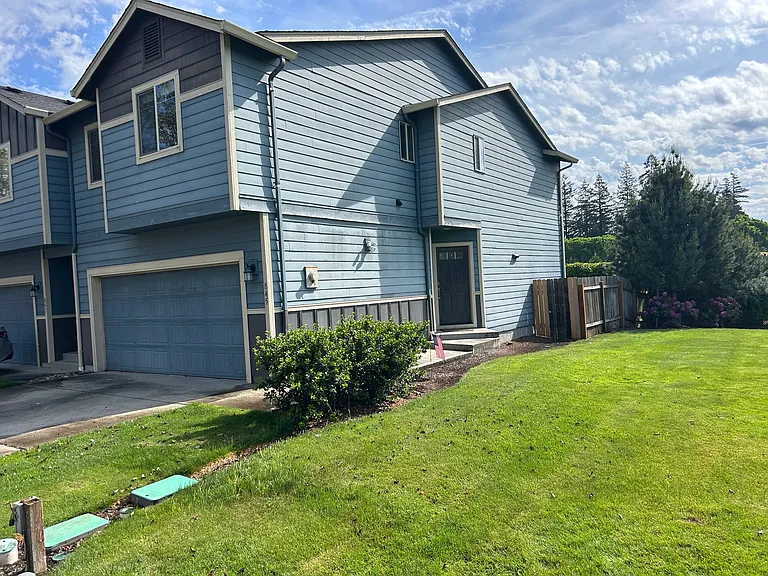 845 NE 109th Ct — Photo 1