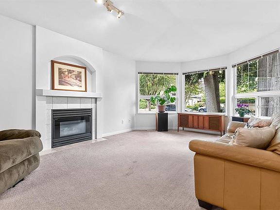 4th image of 4484 210a St