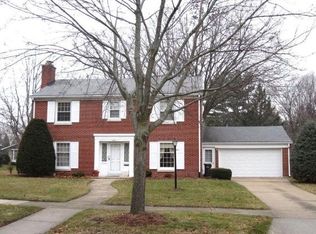 832 Highlandview Dr, West Bend, WI 53095