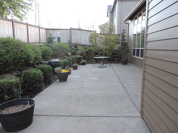 495 SF SEALED CONCRETE PATIO