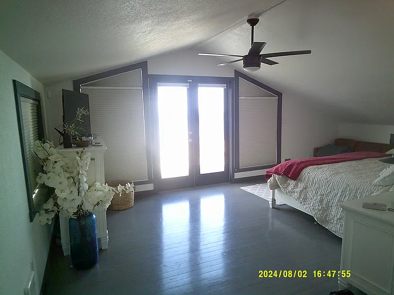 131 Beach Dr — Photo 21