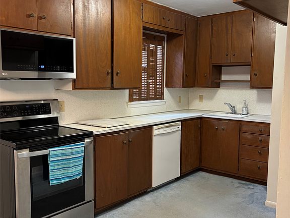 4th image of 2902 S 23rd St