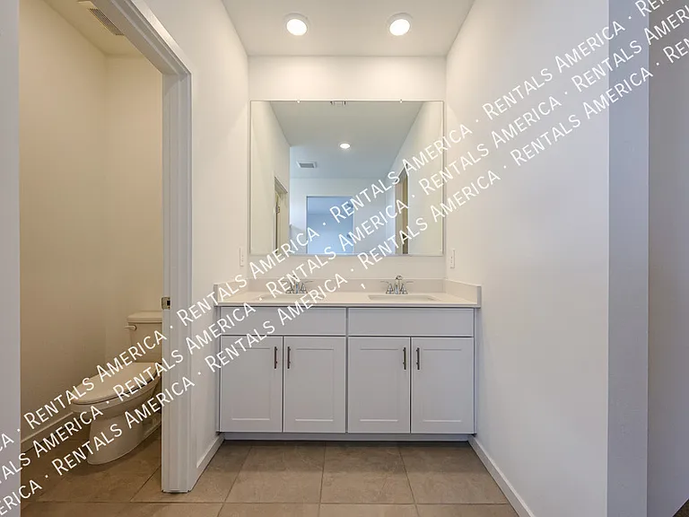 3380 N Camden Dr — Photo 31