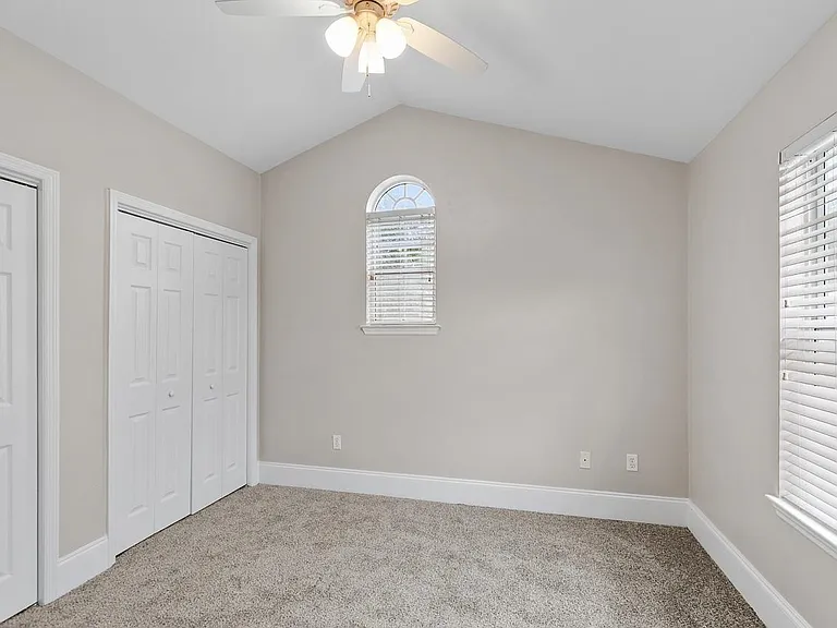 2602 Fenwood Ct — Photo 32