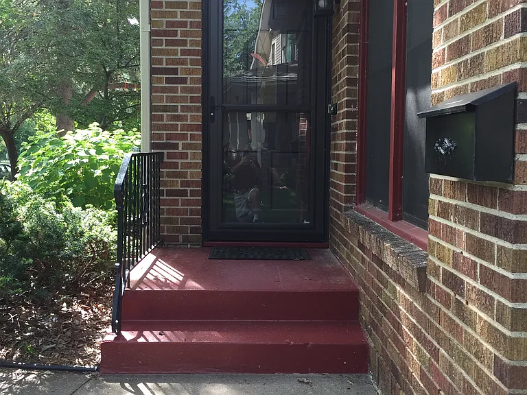 2624 W River Pkwy S — Photo 2