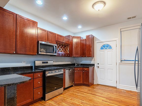 5th image of 4847 S Vincennes Ave #203